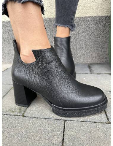 Botki czarne skóra naturalna obcas ocieplane...