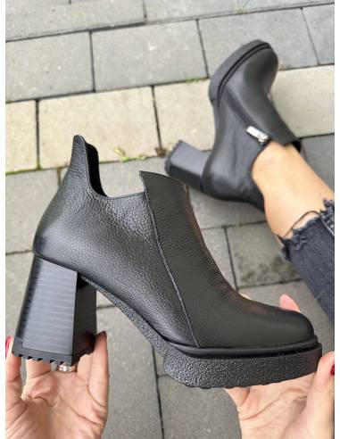 Botki czarne skóra naturalna obcas ocieplane...