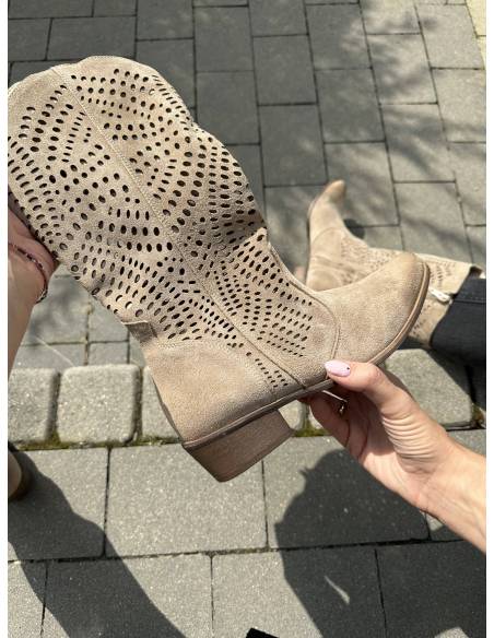 Ażurowe kozaki beżowe kowbojki skóra naturalna Exquisite 1229 Jula style