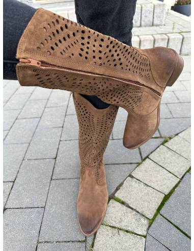 Ażurowe kozaki brązowe koniak skóra zamsz...