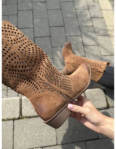 Ażurowe kozaki brązowe koniak skóra zamsz...