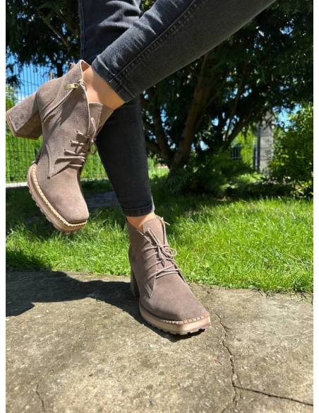 Botki damskie almond jasny brąz skóra obcas klocek jula style Exquisite 1395