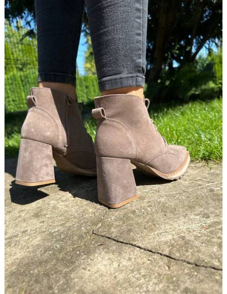 Botki damskie almond jasny brąz skóra obcas klocek jula style Exquisite 1395