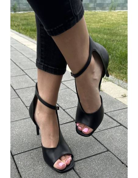 Czarne czółenka bez palcy na szpilce z paskiem skóra lico Laura Messi 2286