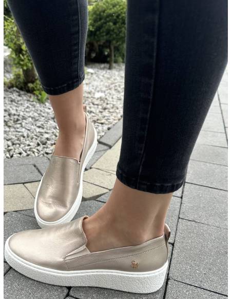 Złote trampki slip-on płaska biała podeszwa skóra naturalna LauraMessi 2814
