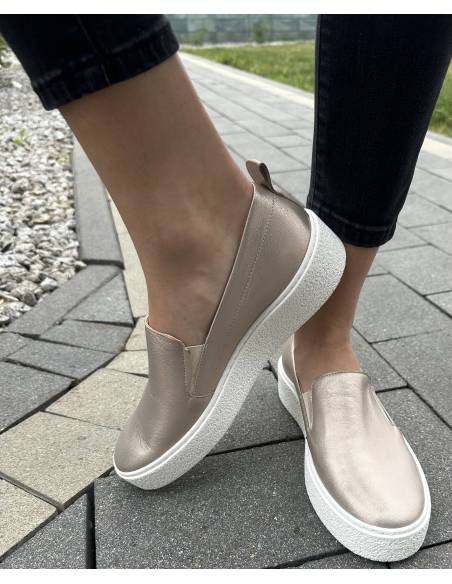 Złote trampki slip-on płaska biała podeszwa skóra naturalna LauraMessi 2814