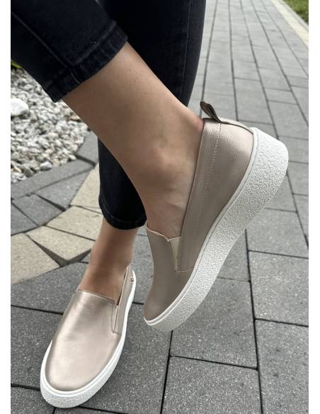 Złote trampki slip-on płaska biała podeszwa skóra naturalna LauraMessi 2814