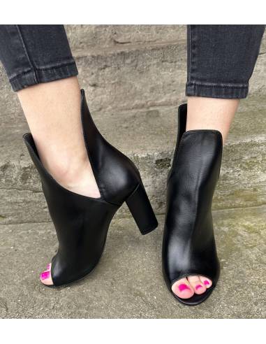 Botki bez palców wycięte czarne na słupku skóra...