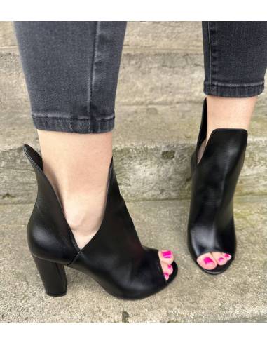 Botki bez palców wycięte czarne na słupku skóra...