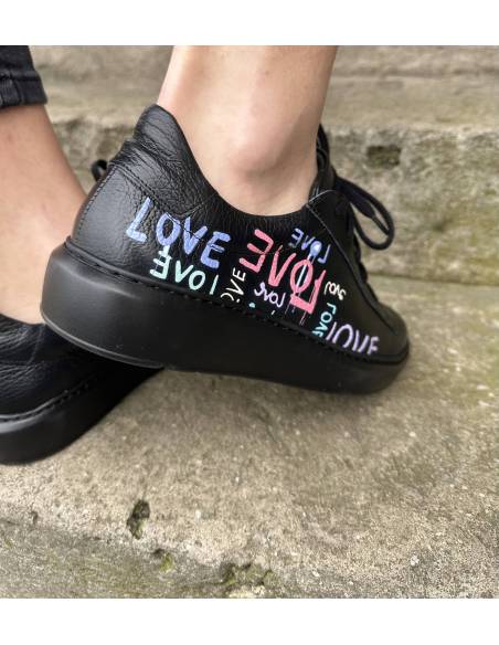 Trampki czarne adidasy wzór kolorowy napis płaska podeszwa skóra 024