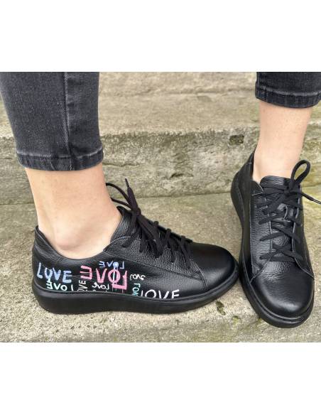 Trampki czarne adidasy wzór kolorowy napis płaska podeszwa skóra 024