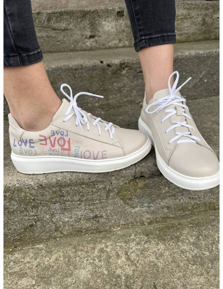 Trampki beżowe adidasy wzór kolorowy napis biała podeszwa skóra 024 JULA