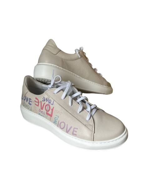 Trampki beżowe adidasy wzór kolorowy napis biała podeszwa skóra 024 JULA