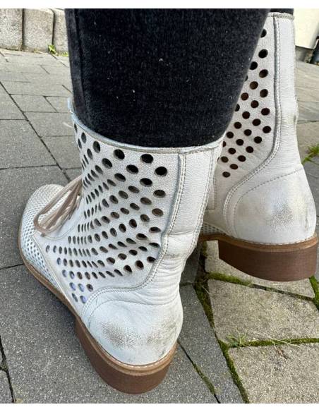 Botki damskie ażurowe białe płaska podeszwa złote Exquisite 1253 Jula Style