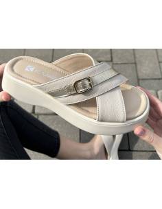 Klapki beżowe z ozdobnym paskiem skóra naturalna... 2