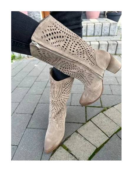 Ażurowe kozaki beżowe Exquisite 1244