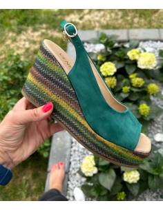 Zielone skórzane sandały na kolorowej platformie koturnie...