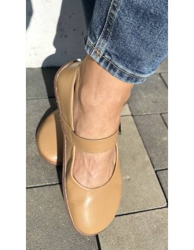 Beżowe baleriny skóra barefoot zapinane paskiem...