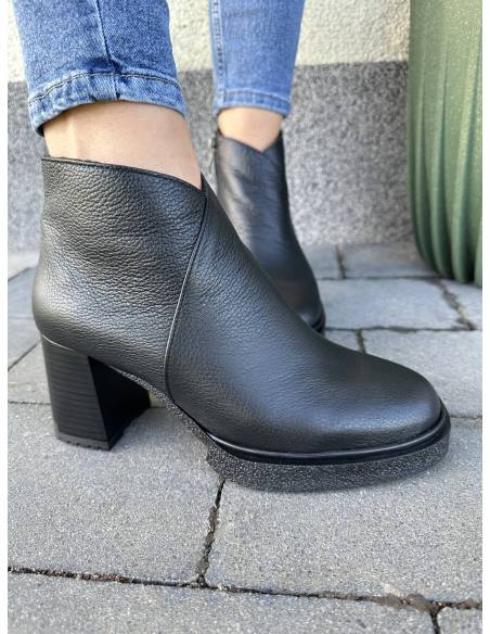 Botki czarne skóra naturalna obcas ocieplane nowość wygodne Lamanti 1015