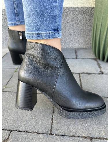 Botki czarne skóra naturalna obcas ocieplane...
